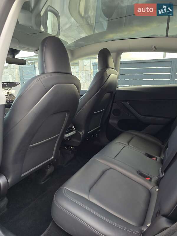 Внедорожник / Кроссовер Tesla Model Y 2023 в Ивано-Франковске