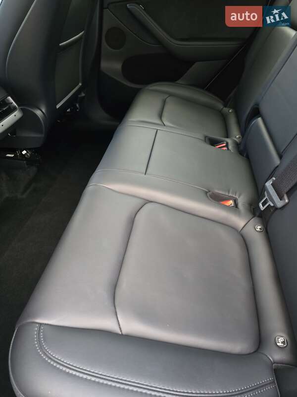 Внедорожник / Кроссовер Tesla Model Y 2023 в Ивано-Франковске