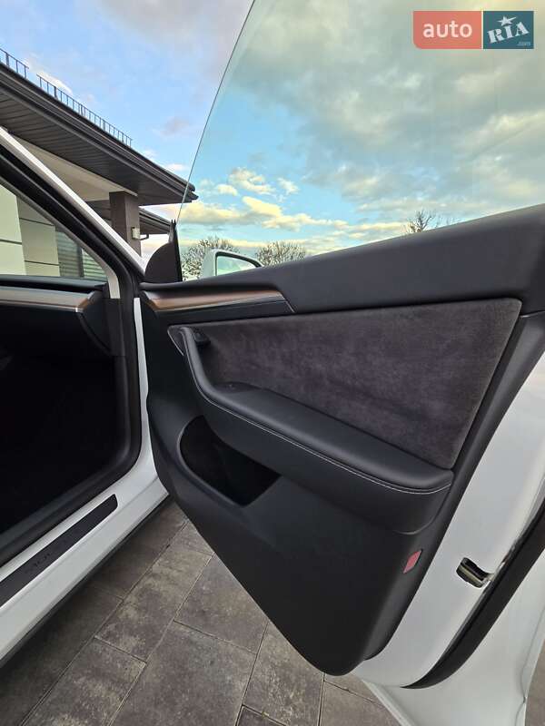 Внедорожник / Кроссовер Tesla Model Y 2023 в Ивано-Франковске