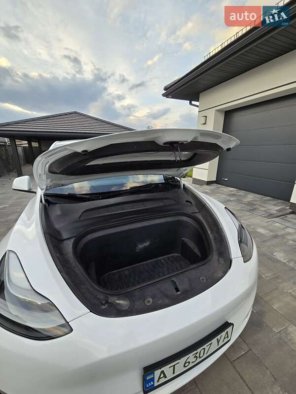 Внедорожник / Кроссовер Tesla Model Y 2023 в Ивано-Франковске