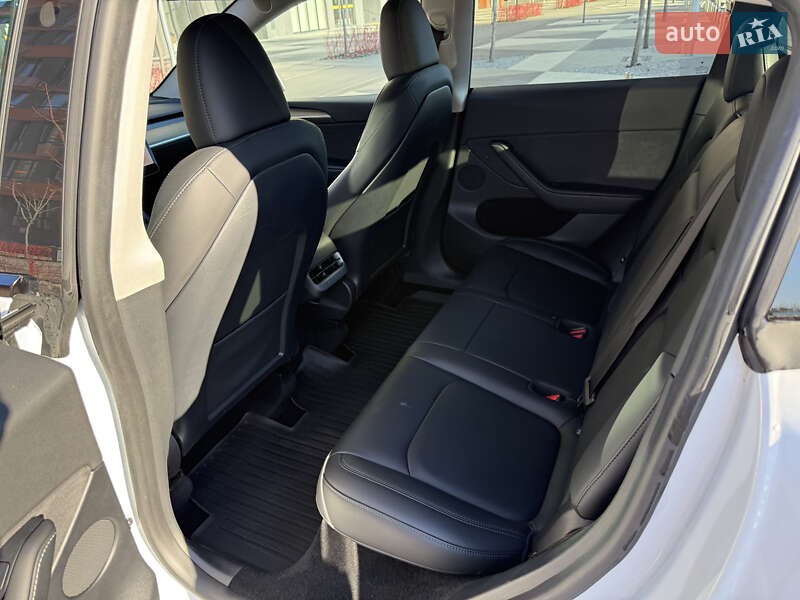 Внедорожник / Кроссовер Tesla Model Y 2023 в Киеве