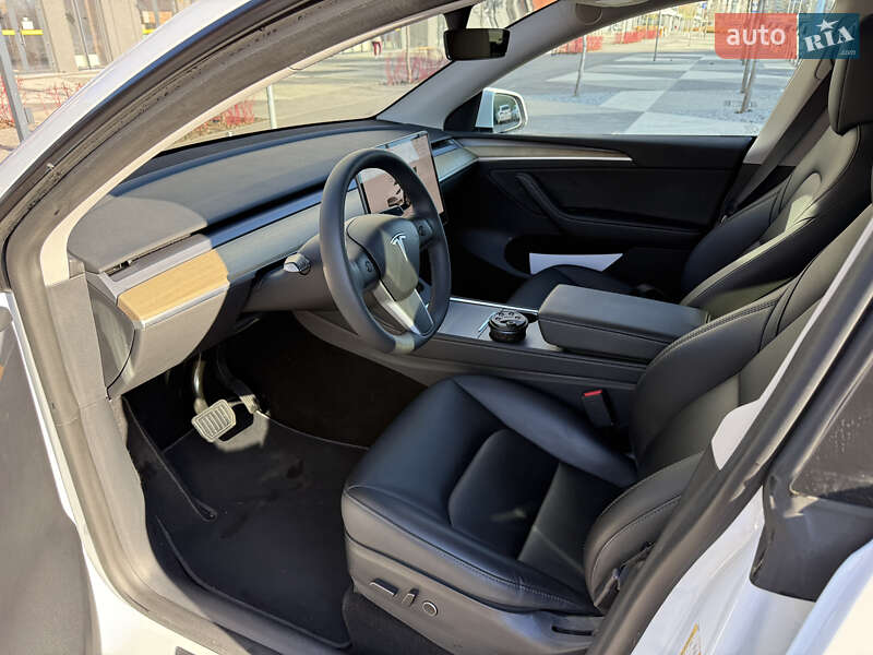 Внедорожник / Кроссовер Tesla Model Y 2023 в Киеве