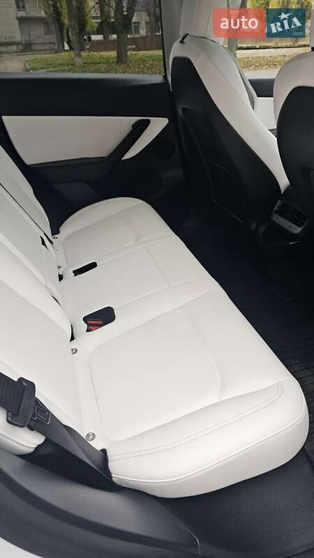 Позашляховик / Кросовер Tesla Model Y 2022 в Кам'янському