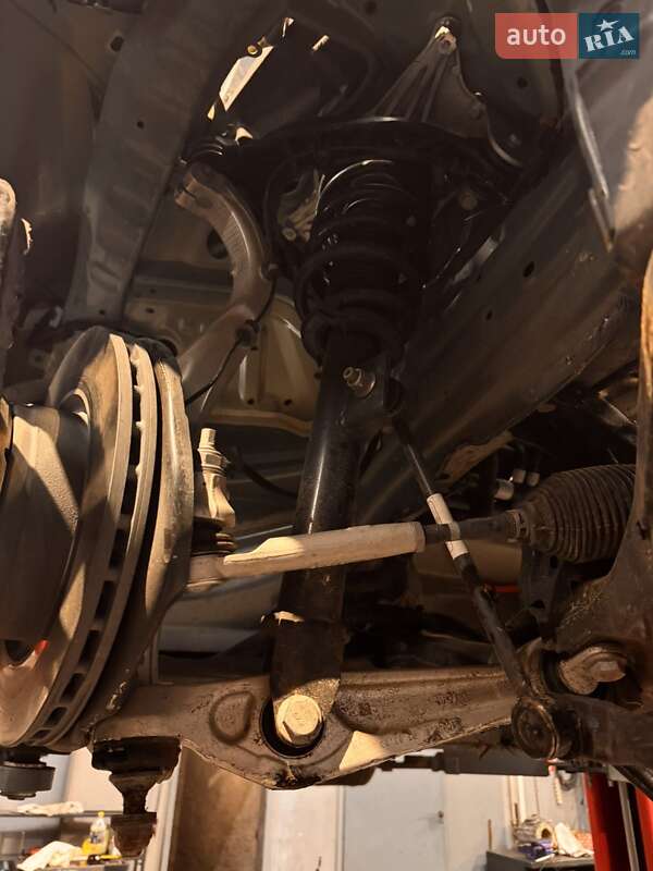 Внедорожник / Кроссовер Tesla Model Y 2024 в Киеве