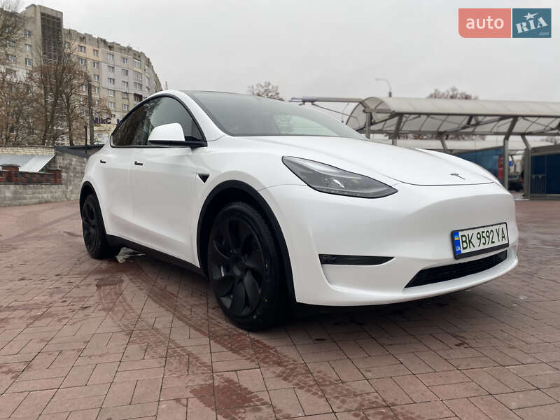Tesla Model Y 2023
