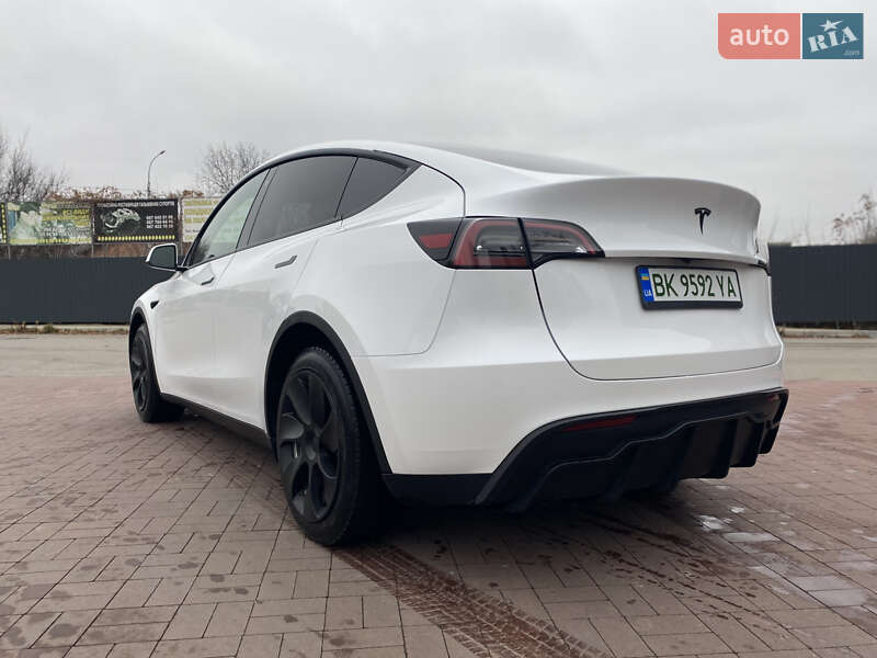 Позашляховик / Кросовер Tesla Model Y 2023 в Рівному