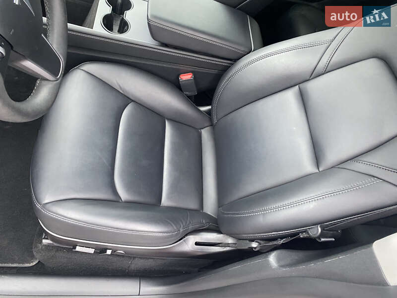 Позашляховик / Кросовер Tesla Model Y 2023 в Рівному