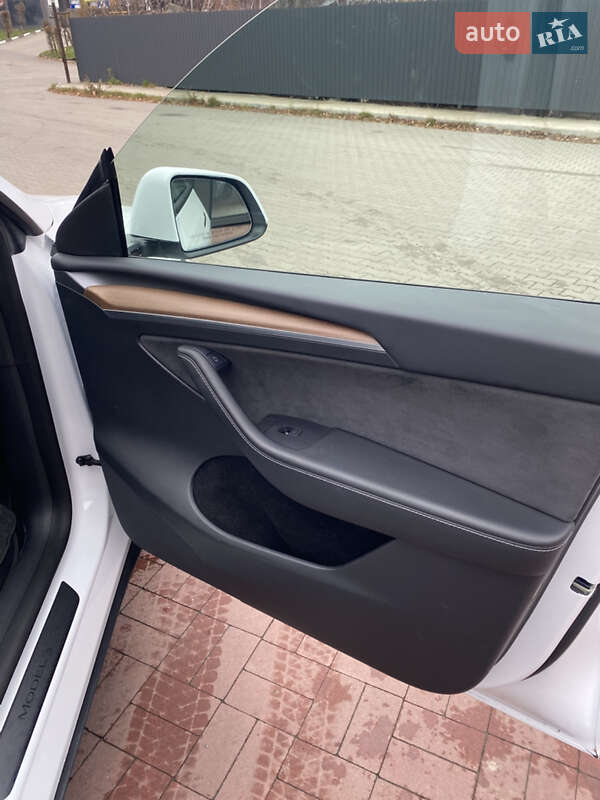 Позашляховик / Кросовер Tesla Model Y 2023 в Рівному