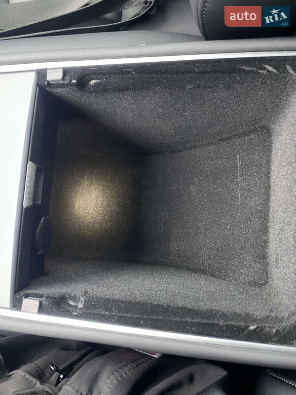 Позашляховик / Кросовер Tesla Model Y 2023 в Рівному