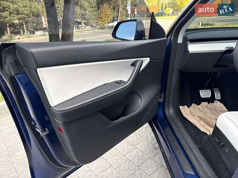 Позашляховик / Кросовер Tesla Model Y 2021 в Львові