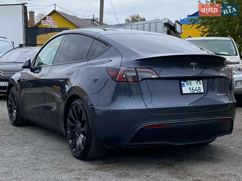 Внедорожник / Кроссовер Tesla Model Y 2023 в Ровно