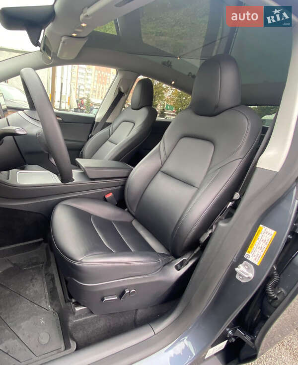 Внедорожник / Кроссовер Tesla Model Y 2023 в Ровно