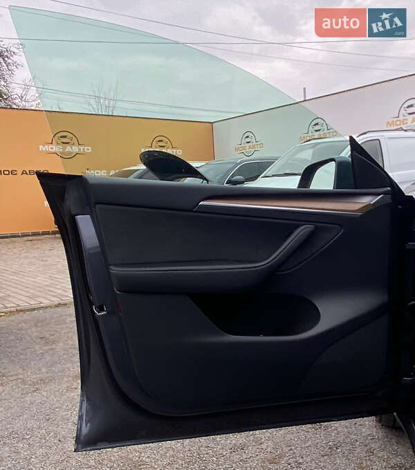 Внедорожник / Кроссовер Tesla Model Y 2023 в Ровно