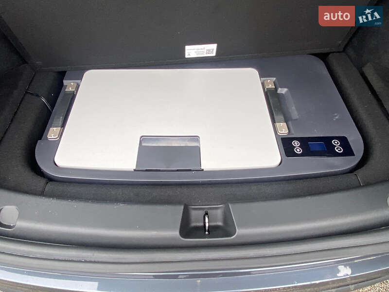 Внедорожник / Кроссовер Tesla Model Y 2023 в Ровно