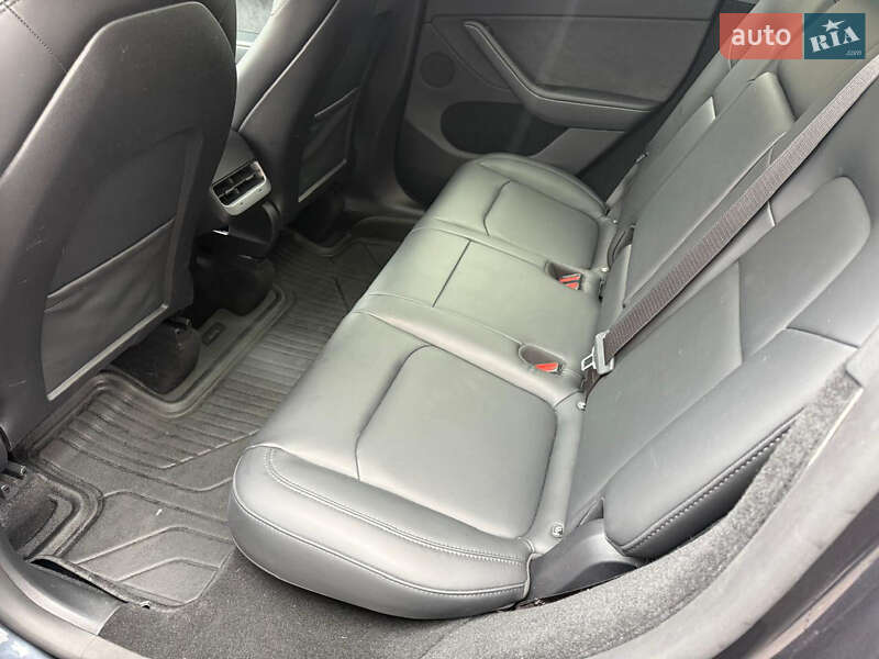 Внедорожник / Кроссовер Tesla Model Y 2024 в Киеве