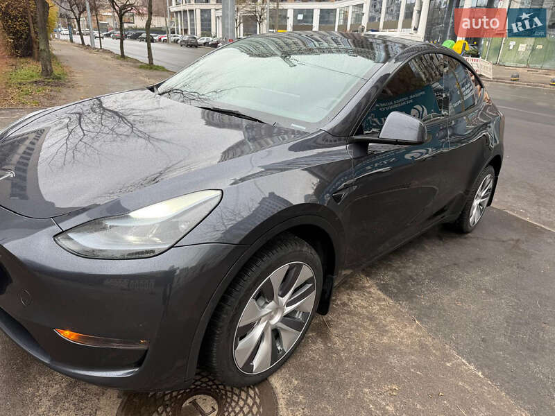 Внедорожник / Кроссовер Tesla Model Y 2024 в Киеве