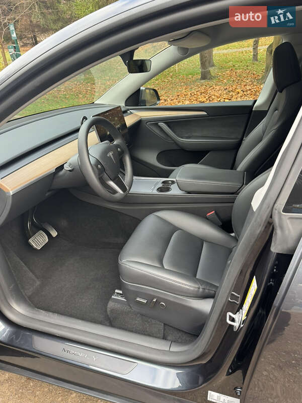 Внедорожник / Кроссовер Tesla Model Y 2024 в Львове