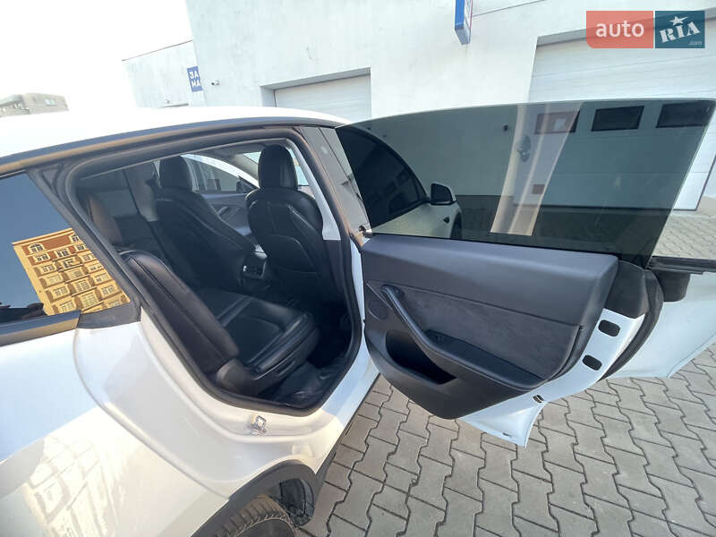 Внедорожник / Кроссовер Tesla Model Y 2022 в Луцке