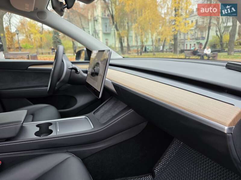 Позашляховик / Кросовер Tesla Model Y 2024 в Києві