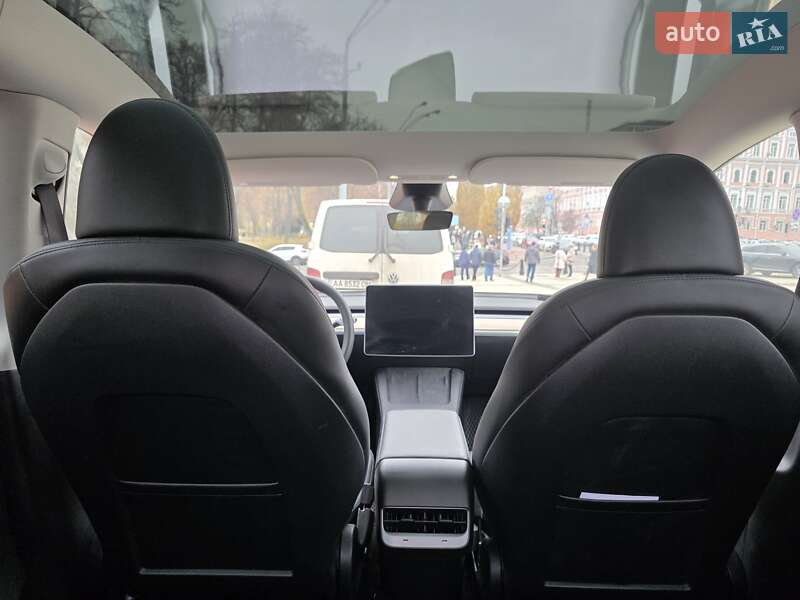 Позашляховик / Кросовер Tesla Model Y 2024 в Києві