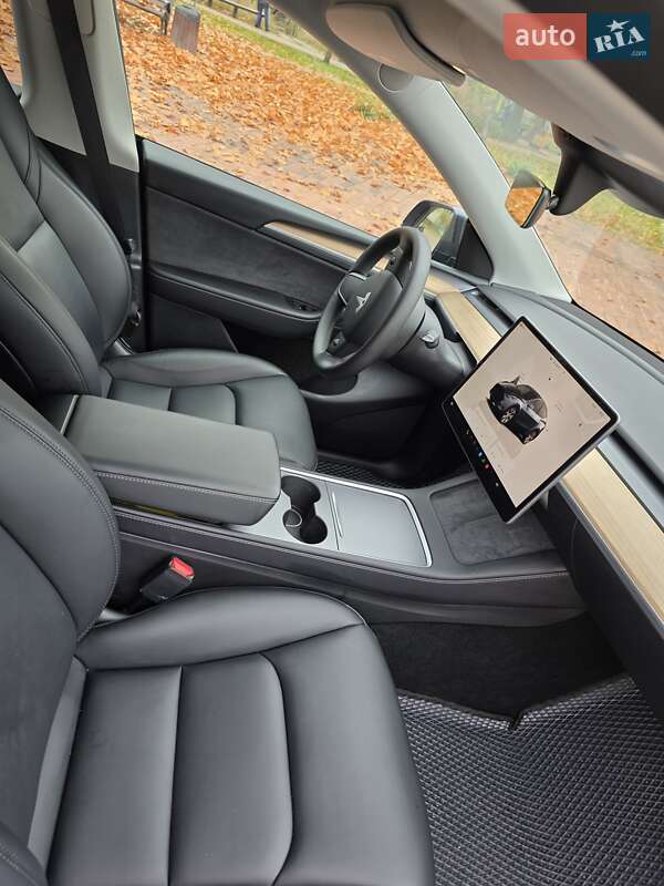 Позашляховик / Кросовер Tesla Model Y 2024 в Києві