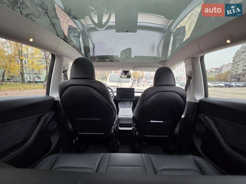 Позашляховик / Кросовер Tesla Model Y 2024 в Києві