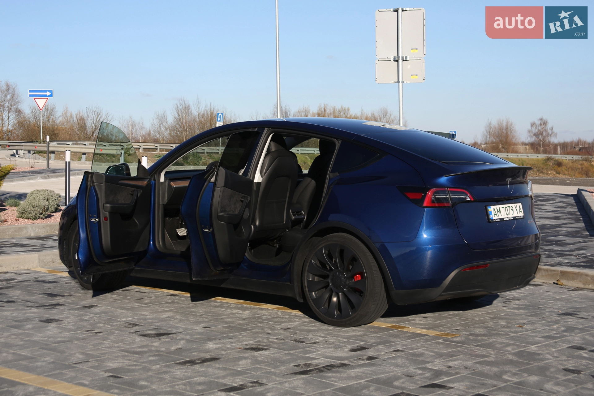 2024 Tesla Model Y - мініатюра 4