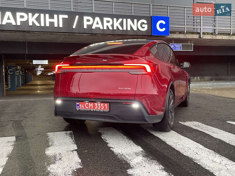Позашляховик / Кросовер Tesla Model Y 2025 в Києві