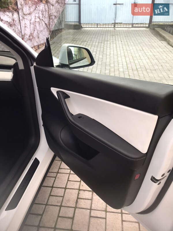 Позашляховик / Кросовер Tesla Model Y 2021 в Одесі