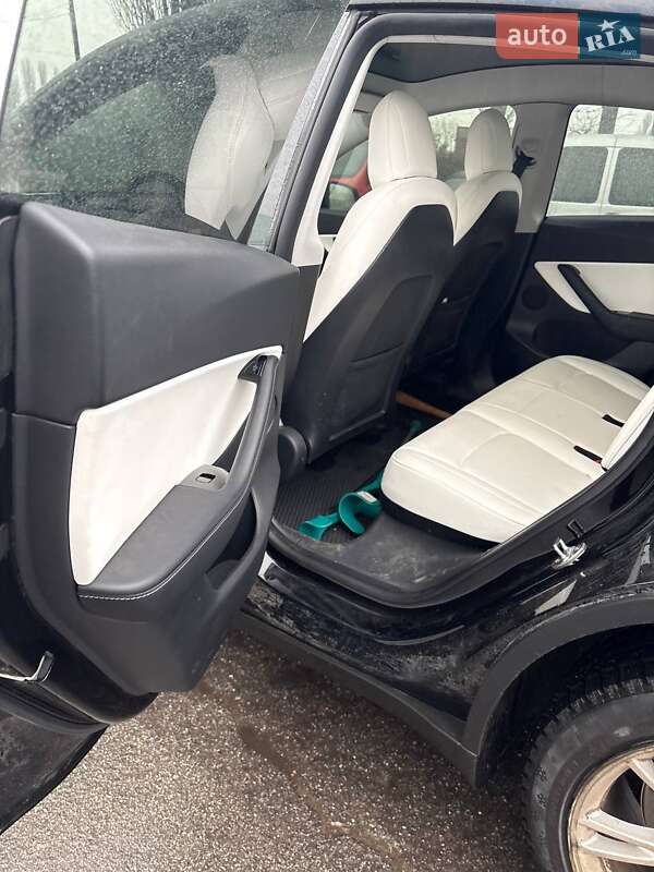 Внедорожник / Кроссовер Tesla Model Y 2021 в Киеве