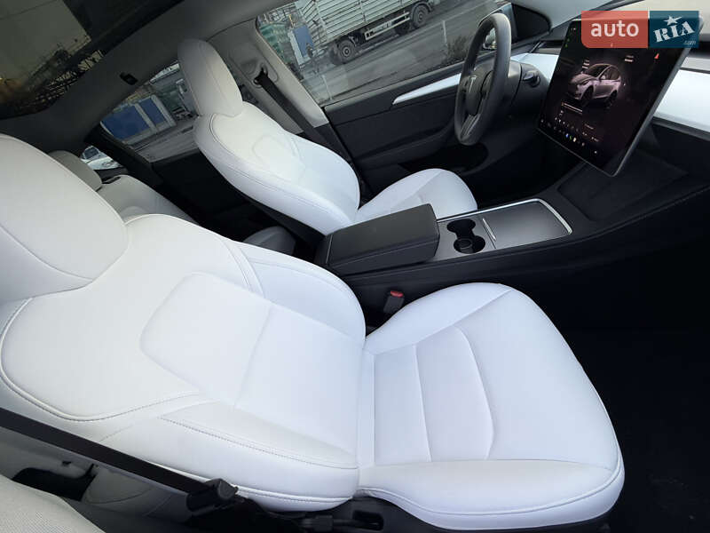 Внедорожник / Кроссовер Tesla Model Y 2024 в Днепре