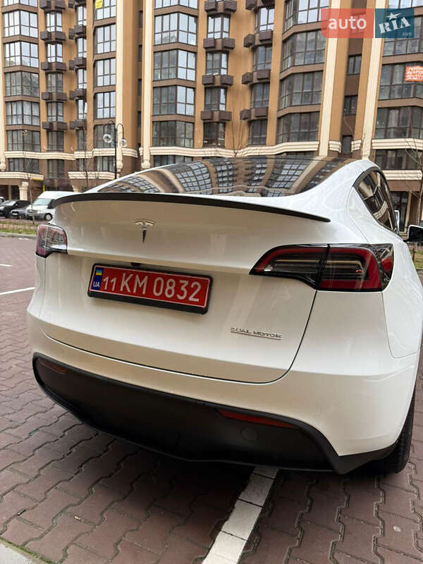 Внедорожник / Кроссовер Tesla Model Y 2024 в Киеве