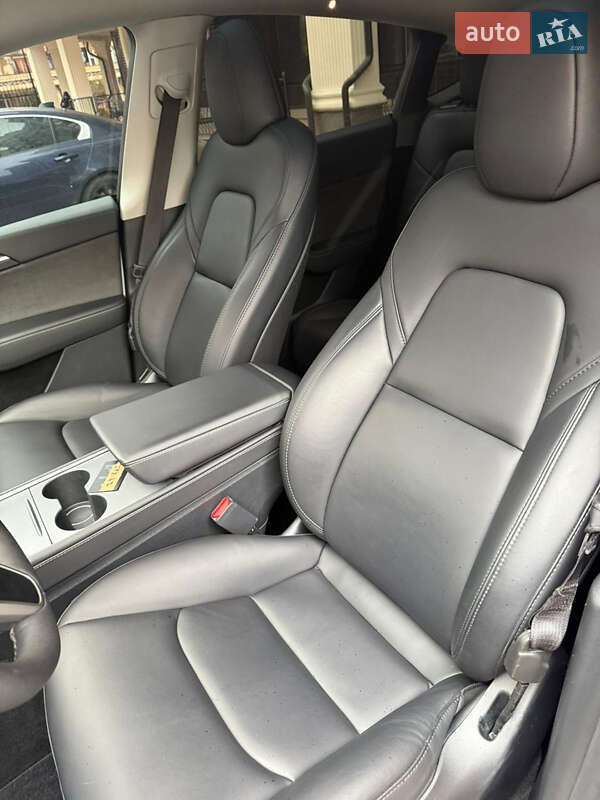 Внедорожник / Кроссовер Tesla Model Y 2024 в Киеве