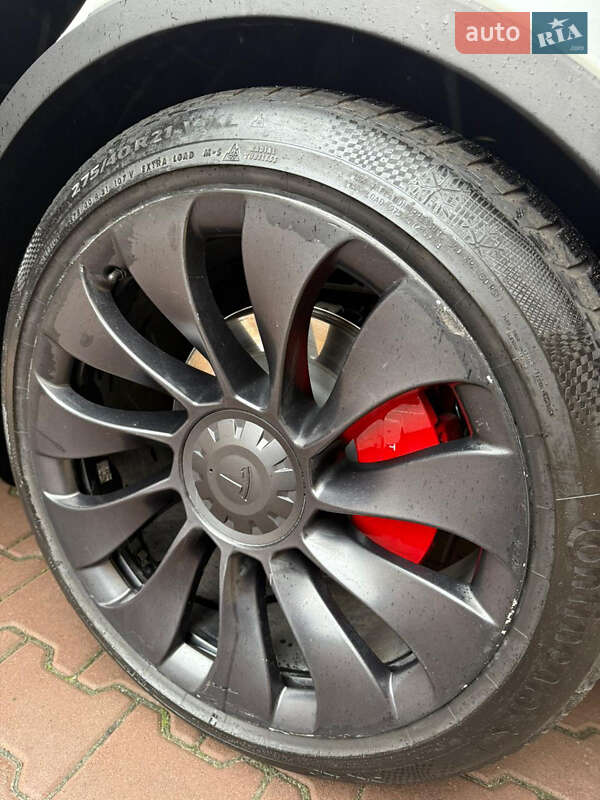 Внедорожник / Кроссовер Tesla Model Y 2024 в Киеве