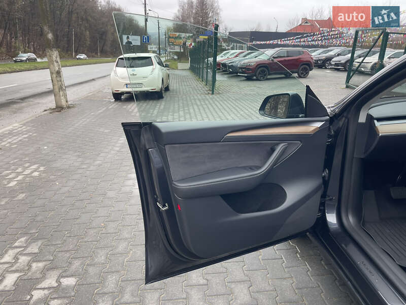 Позашляховик / Кросовер Tesla Model Y 2024 в Чернівцях