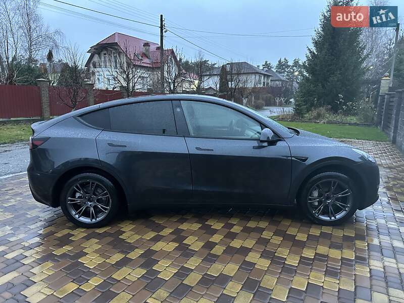 Внедорожник / Кроссовер Tesla Model Y 2024 в Киеве