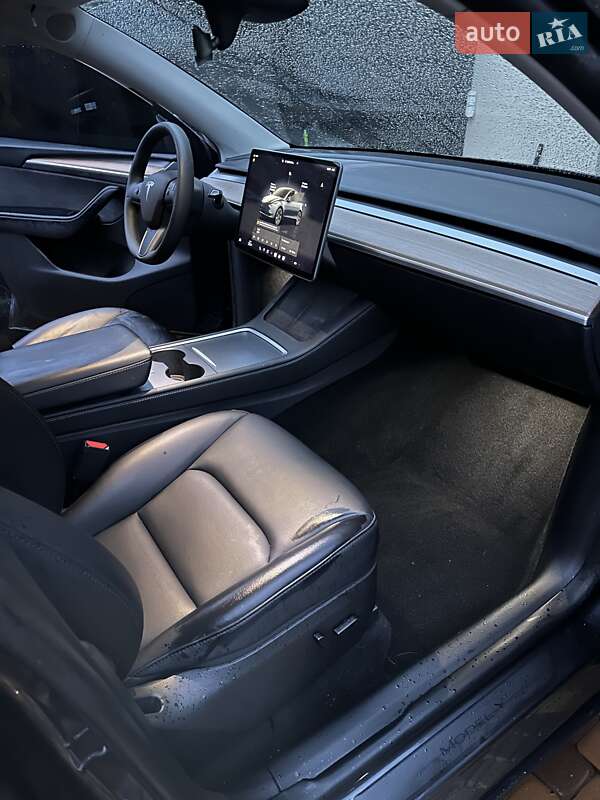 Внедорожник / Кроссовер Tesla Model Y 2024 в Киеве