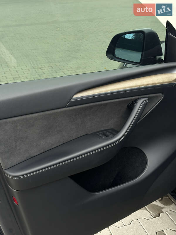 Внедорожник / Кроссовер Tesla Model Y 2022 в Киеве