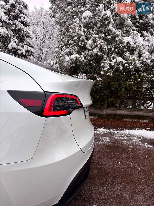 Позашляховик / Кросовер Tesla Model Y 2024 в Івано-Франківську