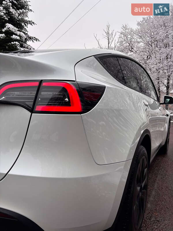 Позашляховик / Кросовер Tesla Model Y 2024 в Івано-Франківську