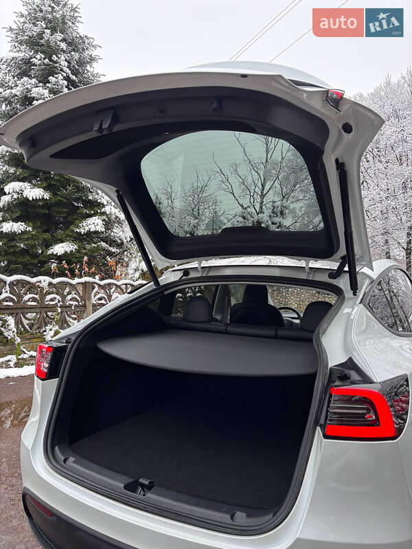 Позашляховик / Кросовер Tesla Model Y 2024 в Івано-Франківську