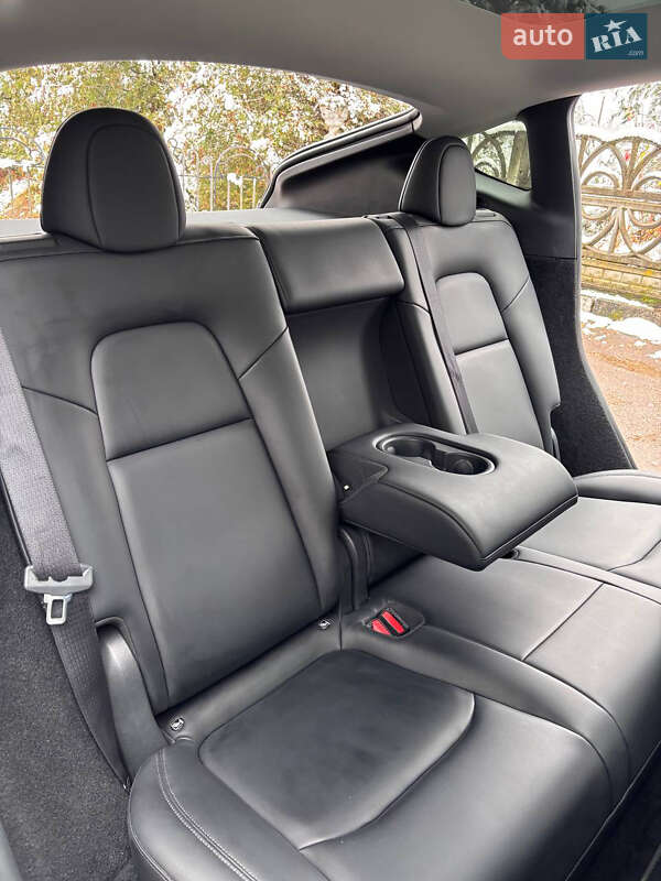 Позашляховик / Кросовер Tesla Model Y 2024 в Івано-Франківську