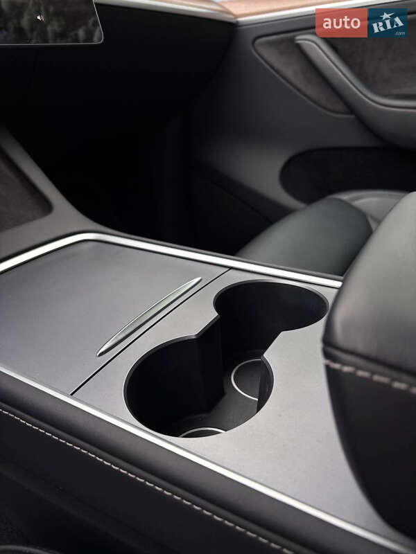 Позашляховик / Кросовер Tesla Model Y 2024 в Івано-Франківську