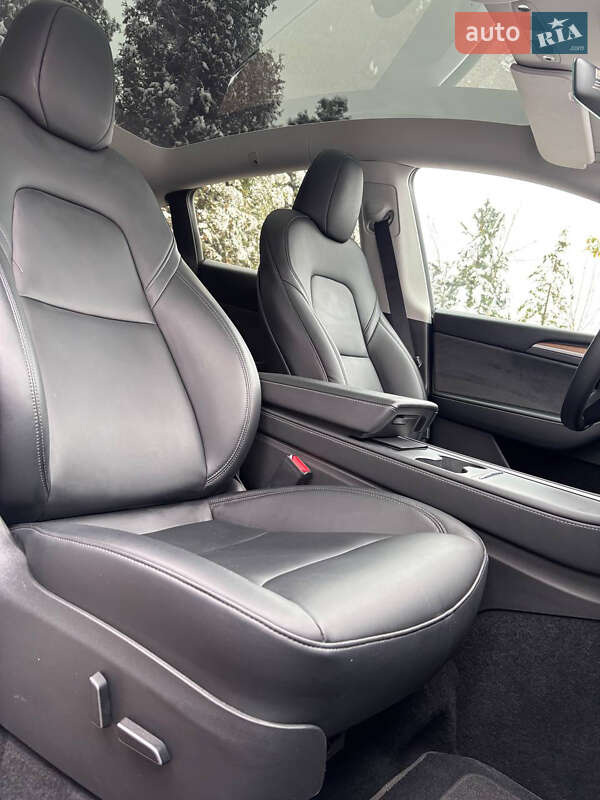 Позашляховик / Кросовер Tesla Model Y 2024 в Івано-Франківську