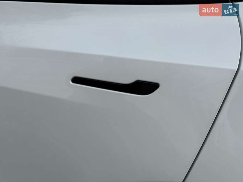 Внедорожник / Кроссовер Tesla Model Y 2022 в Киеве