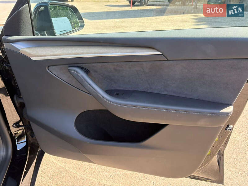 Внедорожник / Кроссовер Tesla Model Y 2022 в Ровно