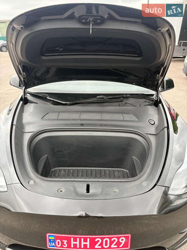 Внедорожник / Кроссовер Tesla Model Y 2023 в Ровно