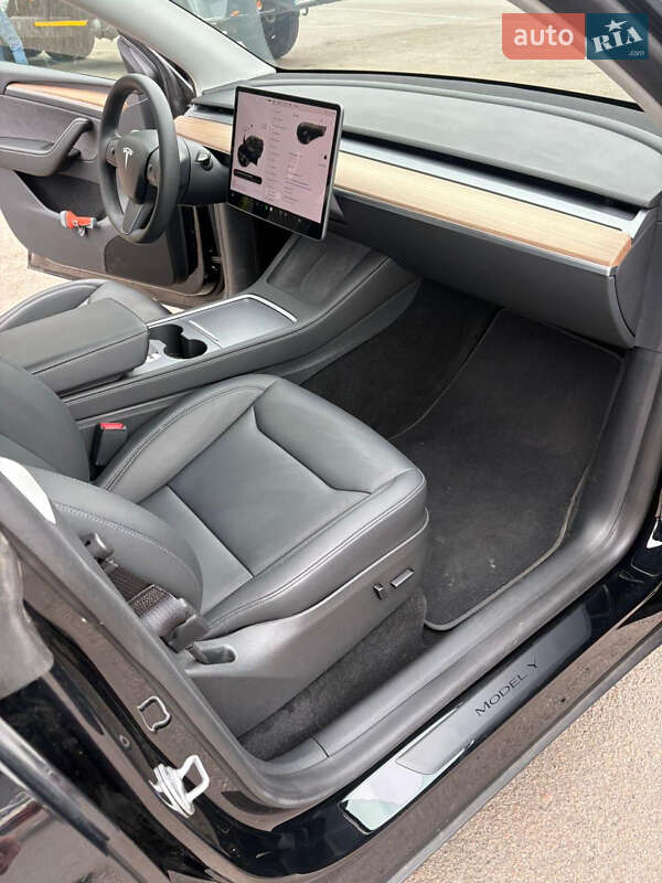 Внедорожник / Кроссовер Tesla Model Y 2023 в Ровно
