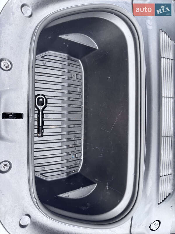 Внедорожник / Кроссовер Tesla Model Y 2023 в Киеве