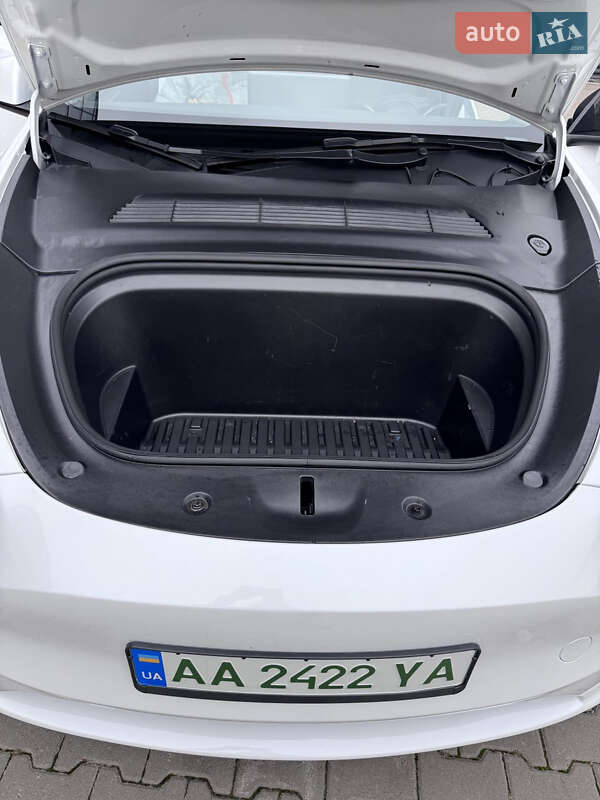 Внедорожник / Кроссовер Tesla Model Y 2023 в Киеве